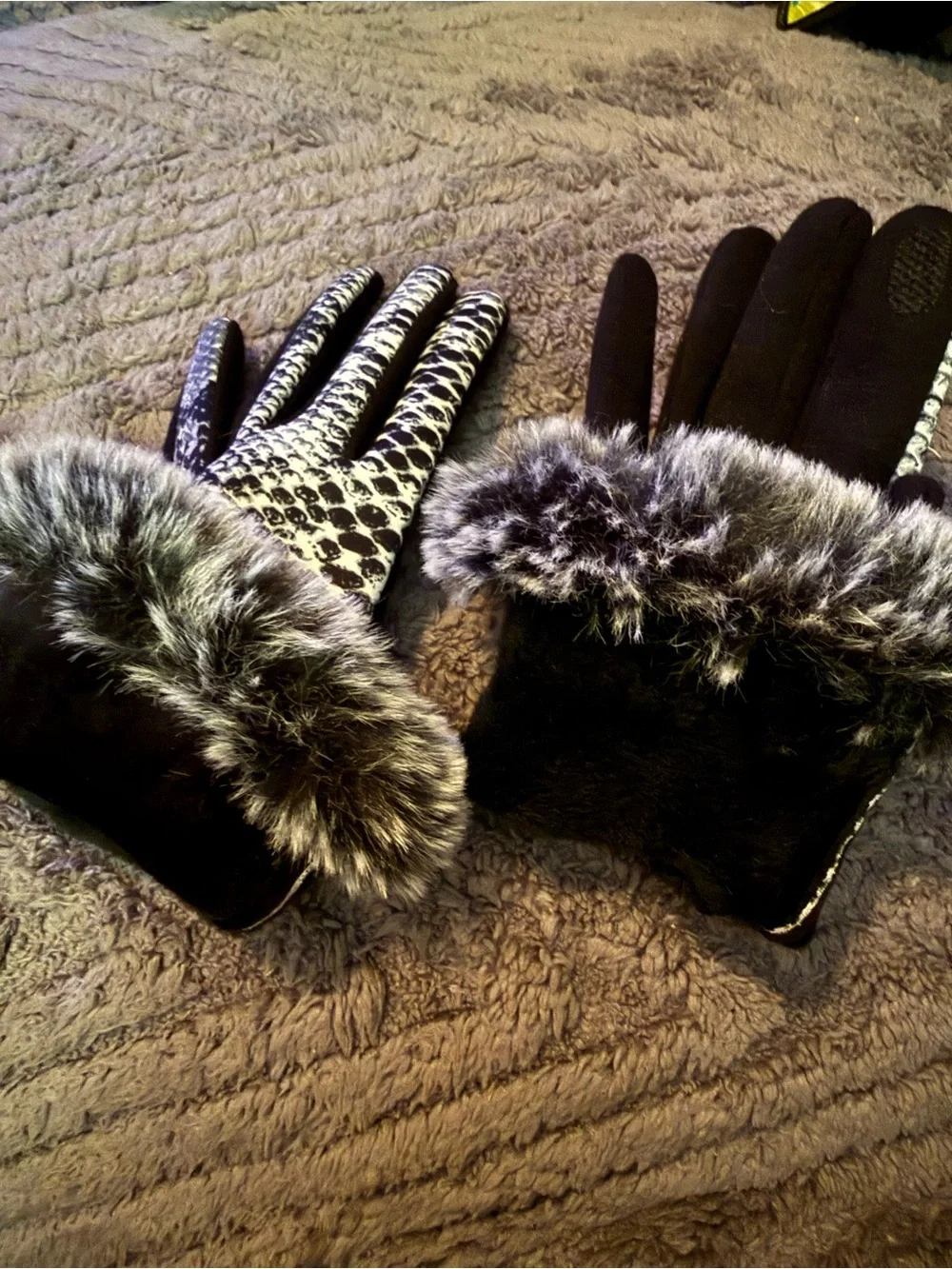 Women's Black & White Faux Fur Cuff Winter Gloves